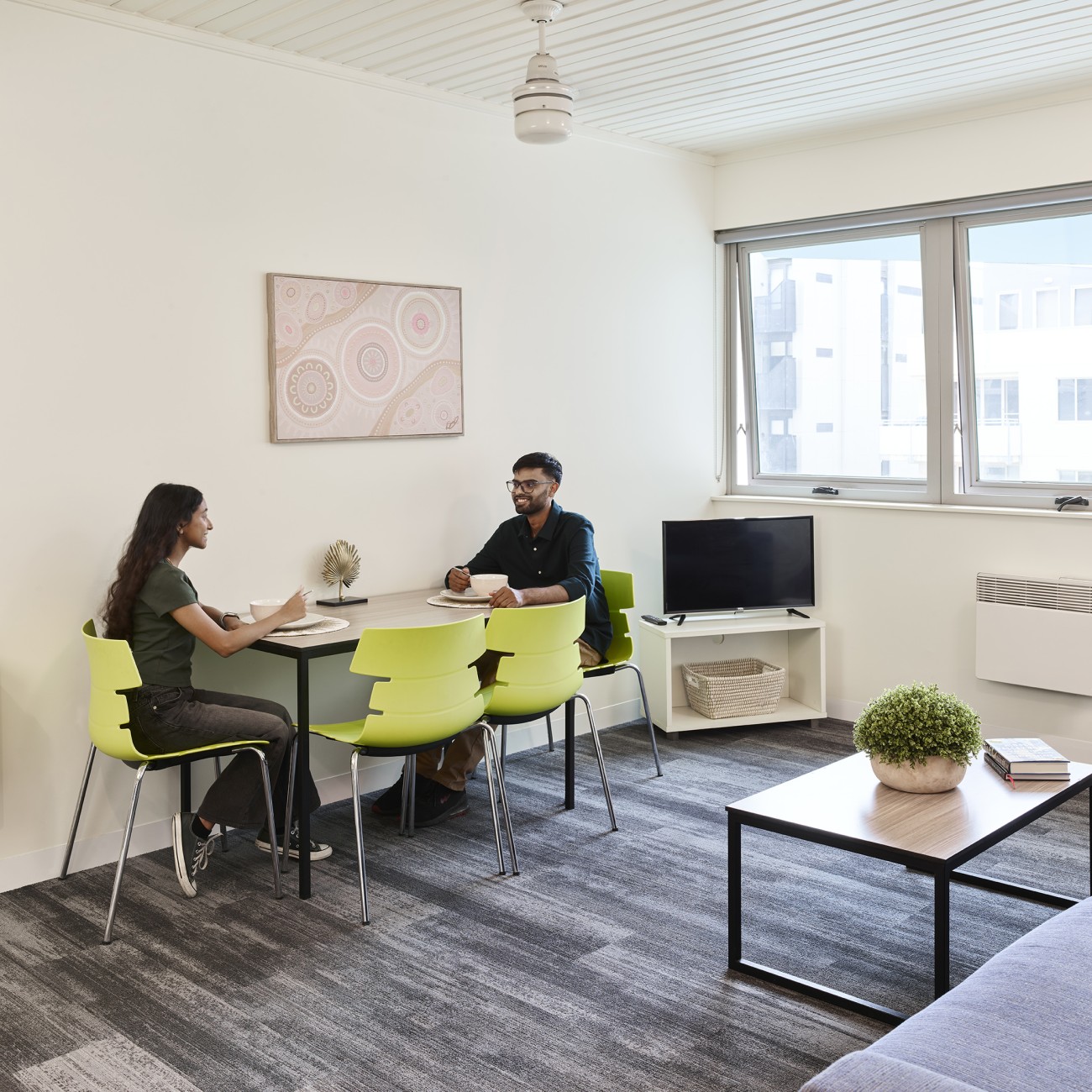 CLV Student Accomodation 4 Bedroom Apt Dinning