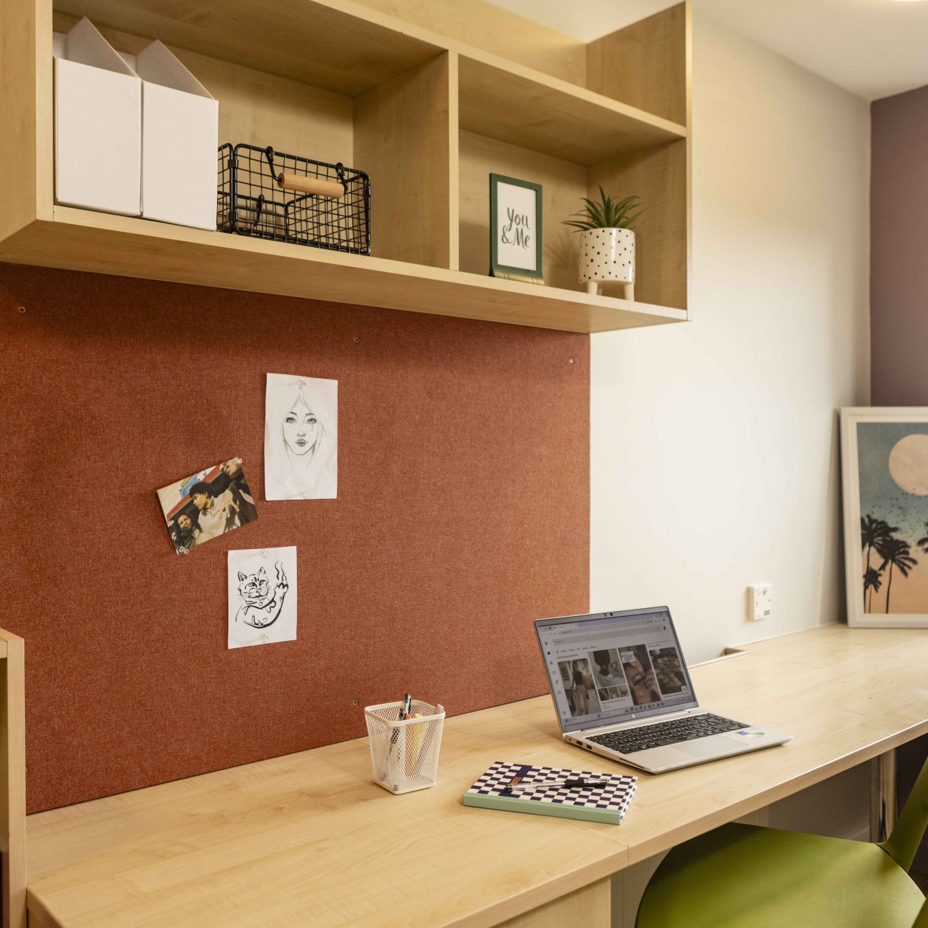 Bronze Plus desk
