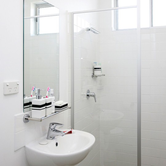 au guv apartment bathroom