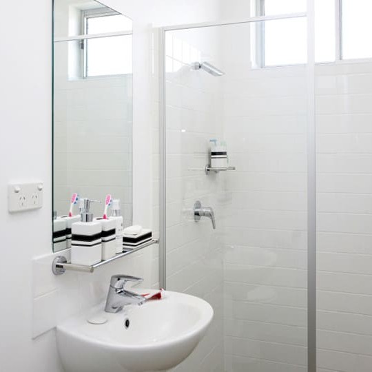 au guv apartment lowrise bathroom (1)