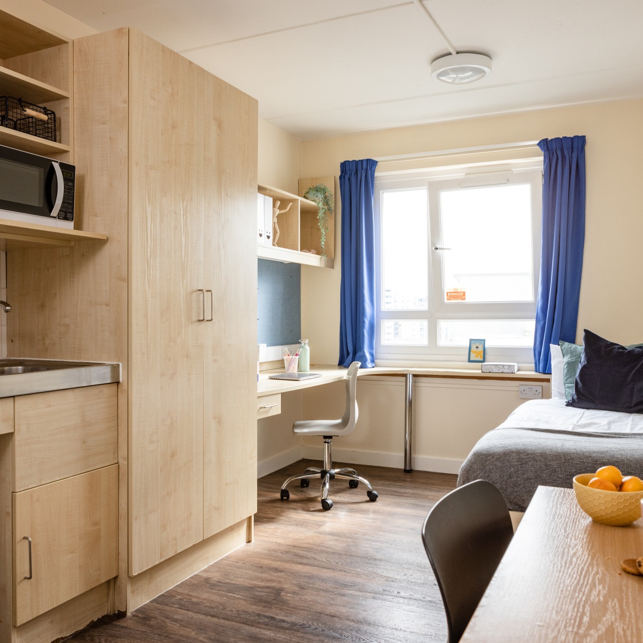 McM Bronze Studio 03